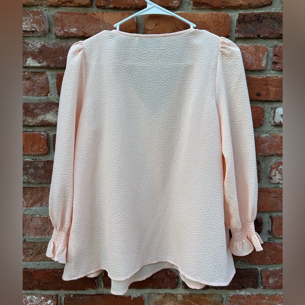 Tuckerneck Peach Pink V-Neck Bell Sleeve Blouse XS - Picture 4 of 7